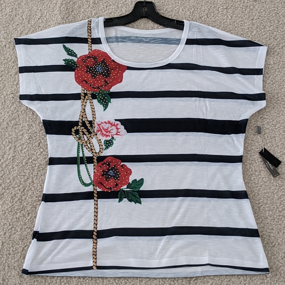 Short Sleeve Tee with flowers